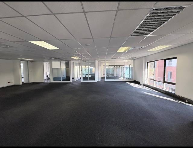 347M² OFFICE TO LET IN MAGALIESSIG